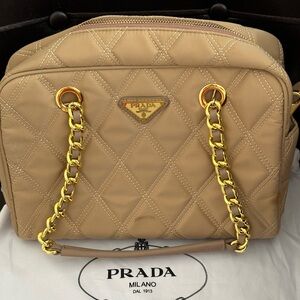 Beige bag. Comes with a dust bag. Measurement 11 inches width and 9 inches lengt